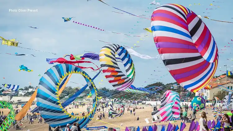 Lire la suite à propos de l’article Festival International des Cerfs-Volants et du vent 2026