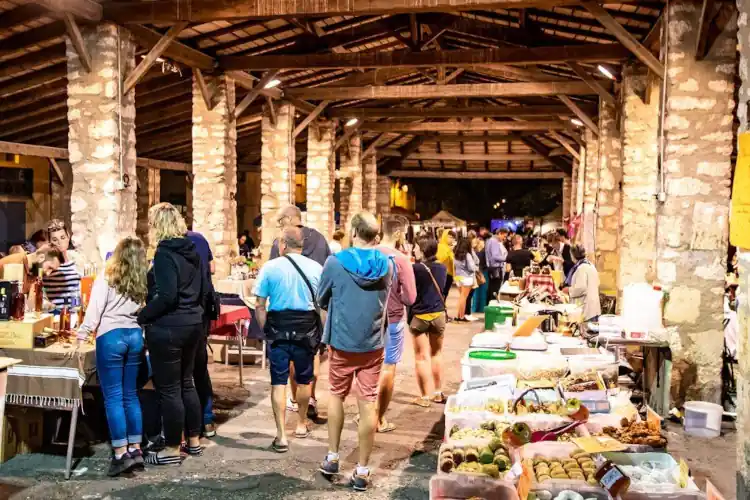 Que faire autour de Charron en été : marché nocturne et fête estivale en Charente-Maritime